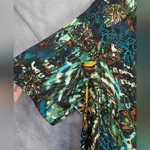 Roman's Size 30 (3XL) Abstract Plant/Floral V-Neck Tunic NWT Button Down - Picture 4 of 13